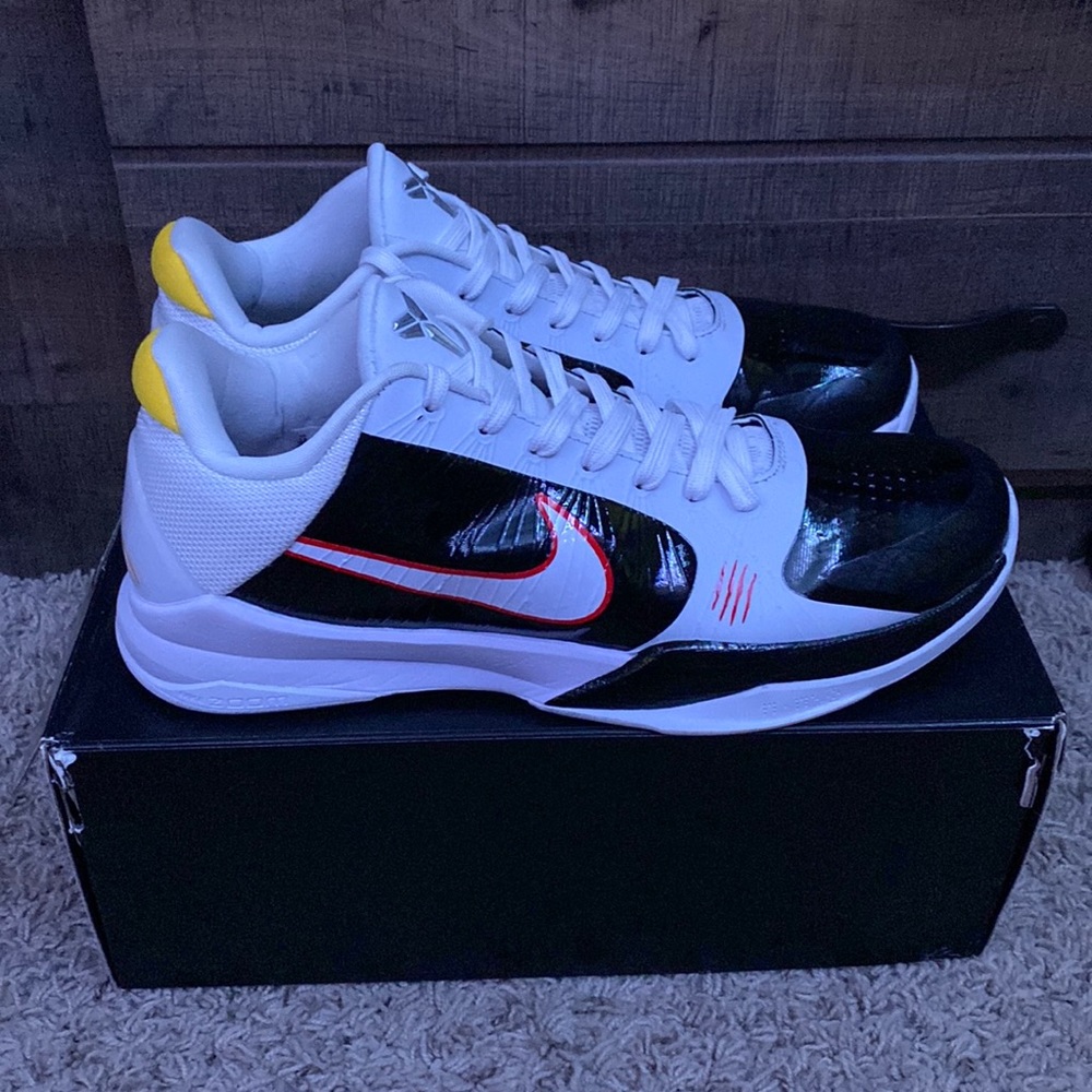 Kobe 5 Alternate Bruce Lee